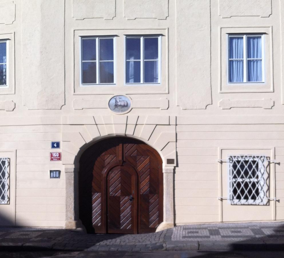 Dum U Cerneho Beranka Prag